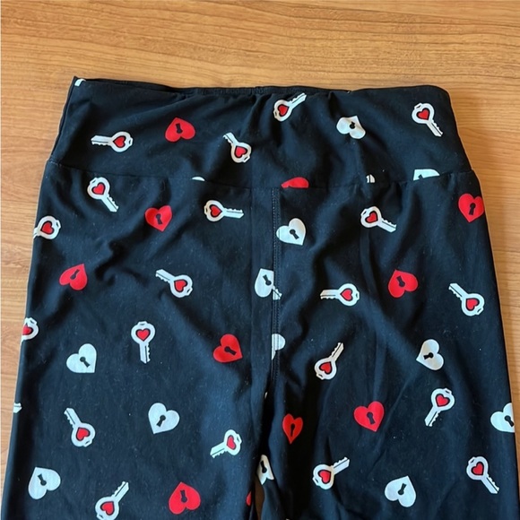 LulaRoe Heart & Key Leggings - Picture 3 of 4